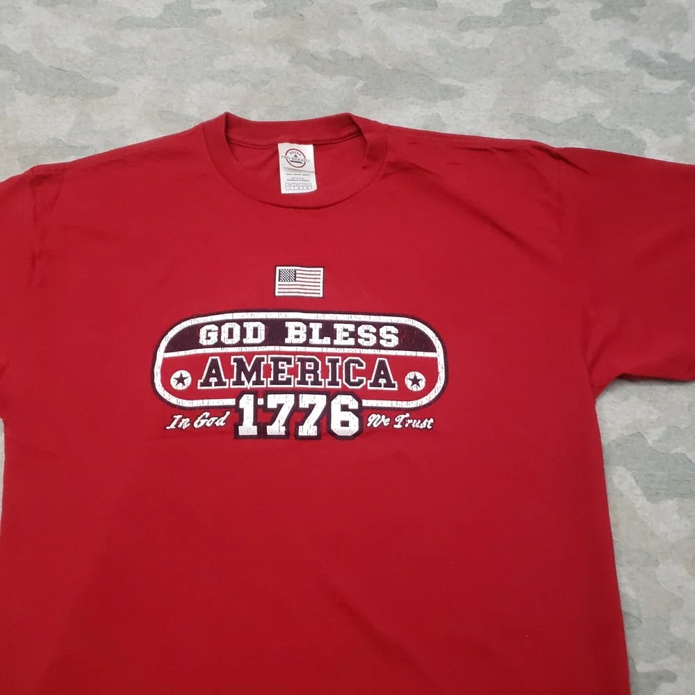Vintage Delta Pro Weight God Bless America Shirt Mens Large Red Short Sleeve Y2k